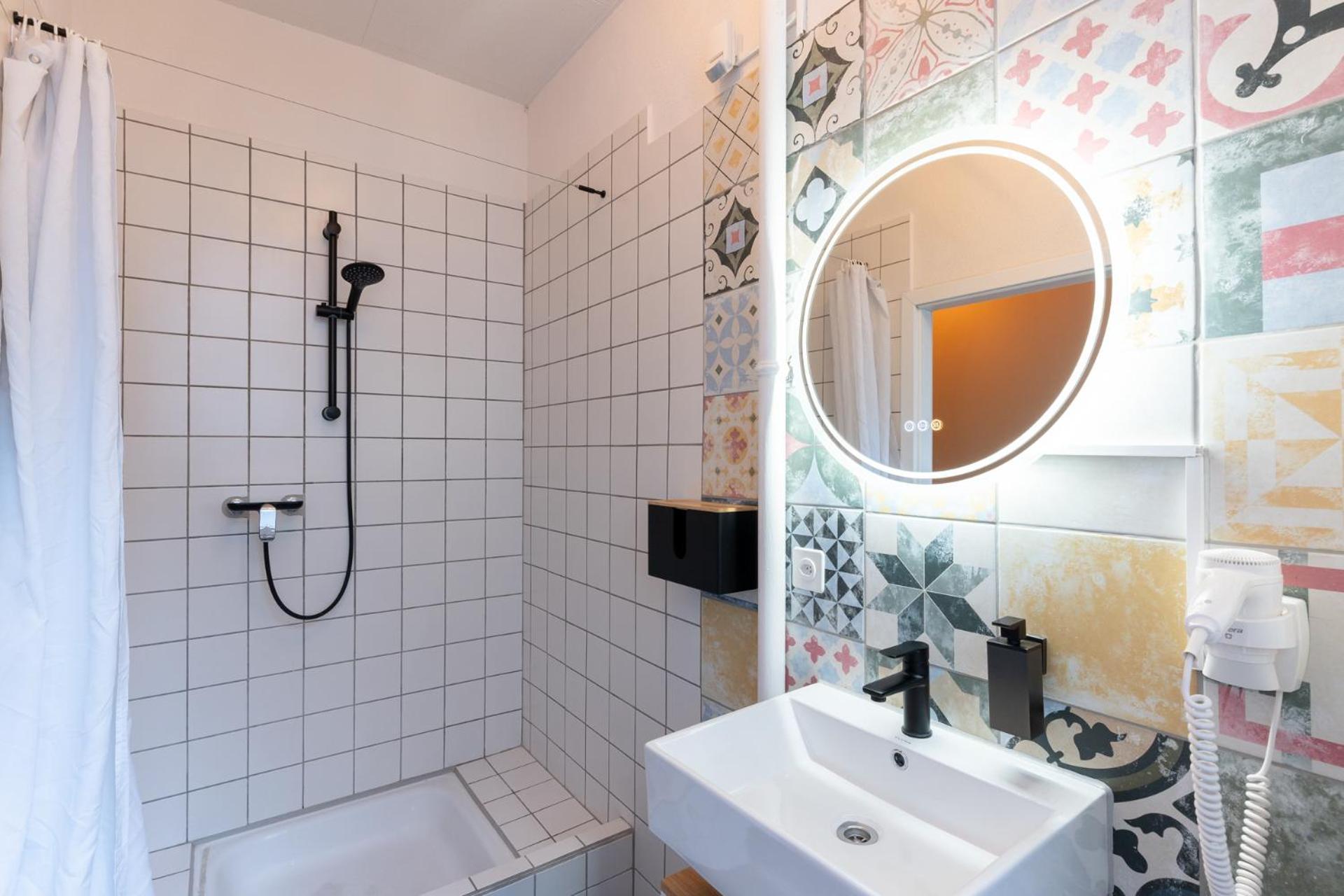 Mue Cubes - Capsule Hotel Basel Exterior photo