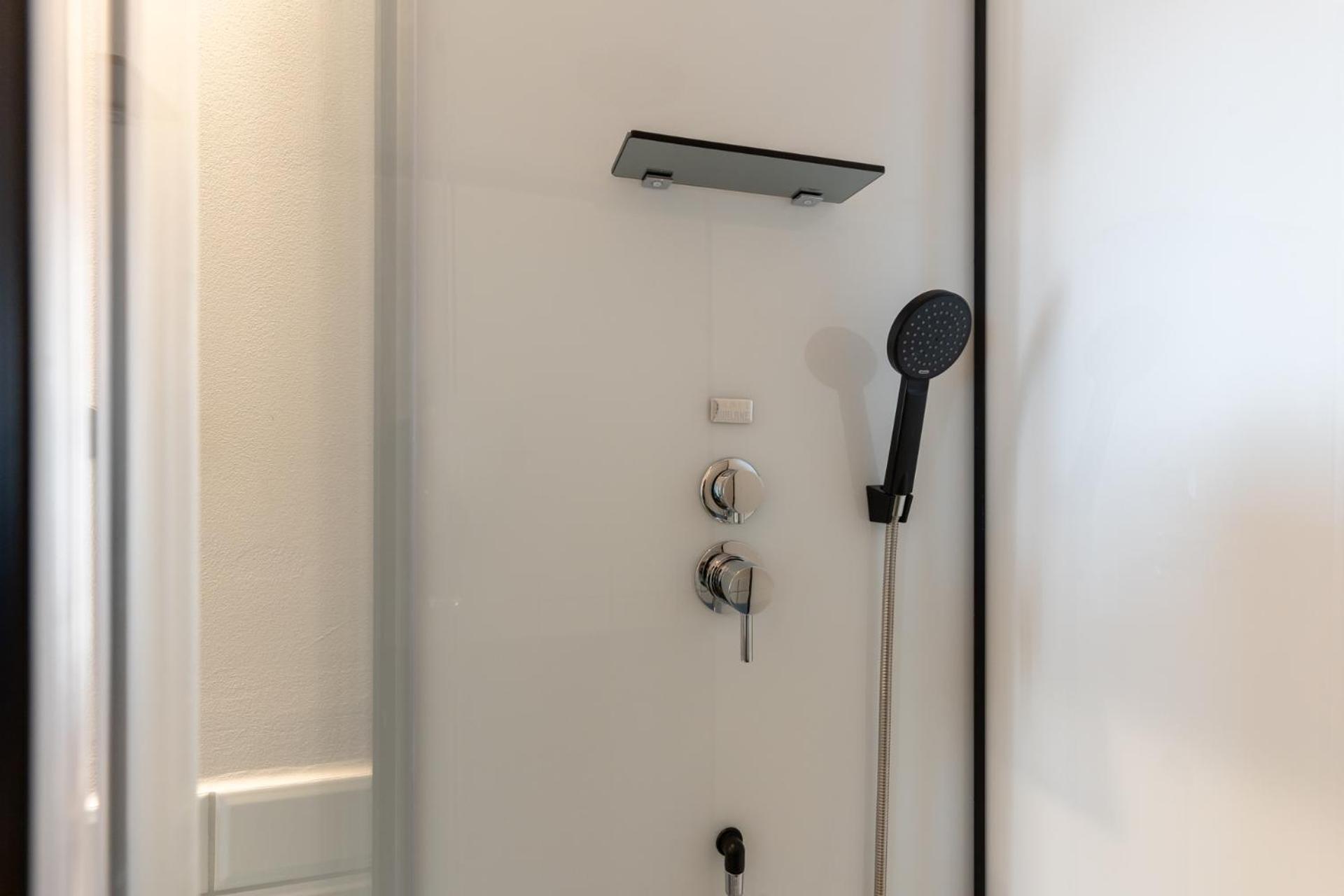 Mue Cubes - Capsule Hotel Basel Exterior photo
